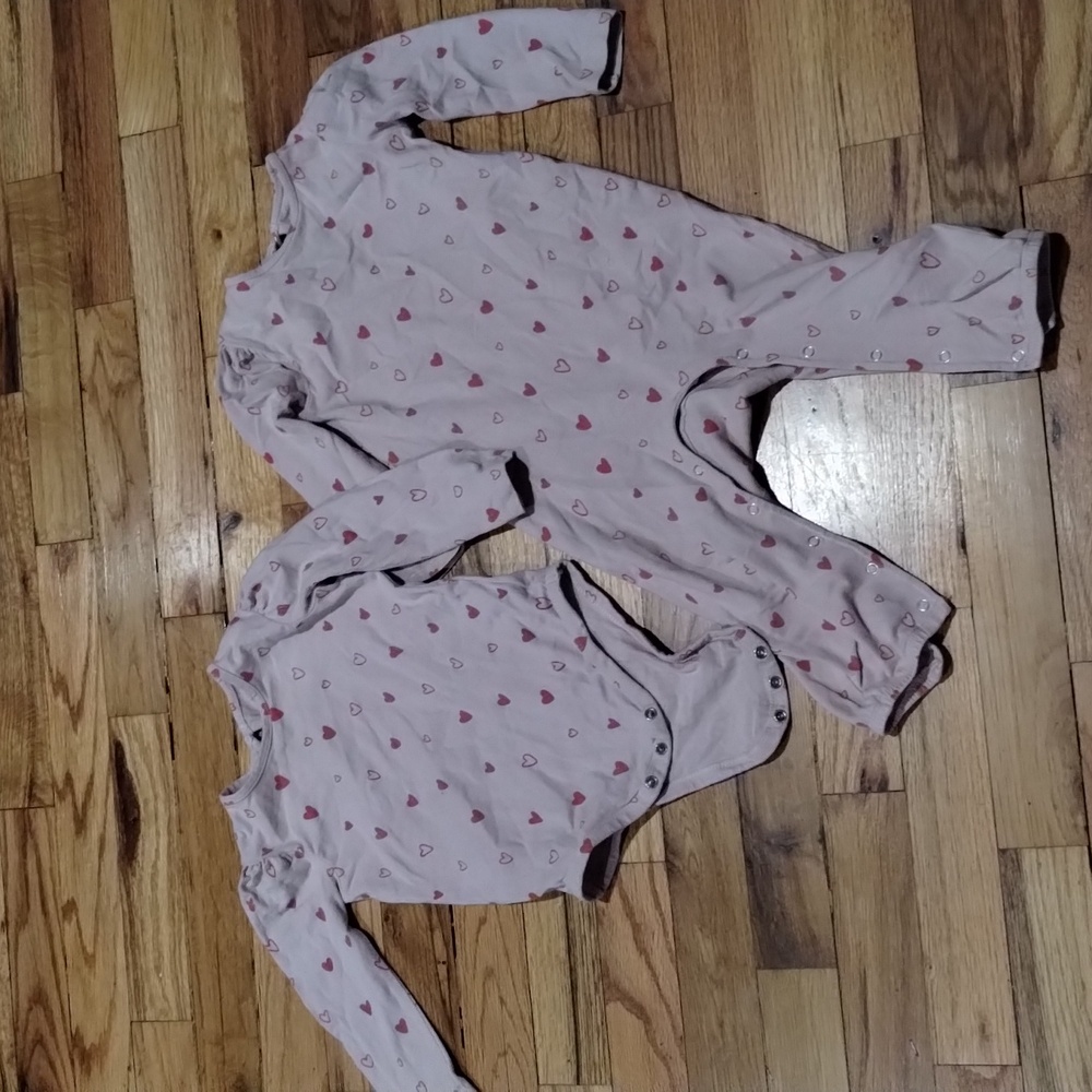 Bundle of 2 Pehr heart print one pieces 12-18 month